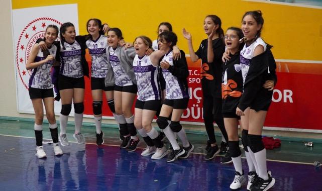 MANİSA’DA MİNİ VOLEYBOL COŞKUSU